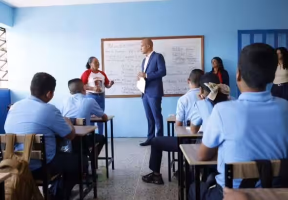 Featured image: Venezuelan minister for education Hector Rodriguez during an encounter with teachers and students. File photo.