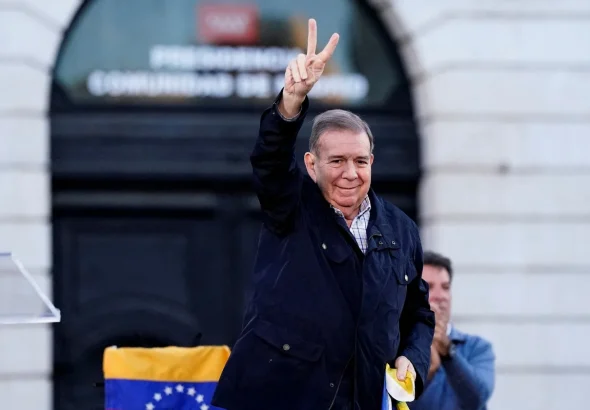 Venezuelan far-right former presidential candidate, Edmundo González, appears at Puerta del Sol Square in Madrid, Spain, to support the "protest" against the election results in Venezuela, on September 28, 2024. Photo: Ana Beltran/Reuters/File photo.