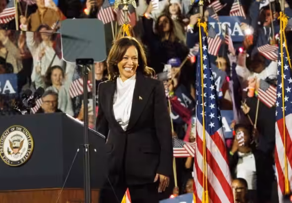 Kamala Harris addresses supporters at a campaign rally. Photo: EFE