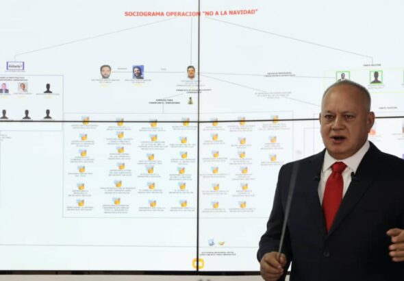 Venezuelan Minister for the Interior Diosdado Cabello explains the connections among various individuals associated with the "No to Christmas" coup plot. Photo: VTV.