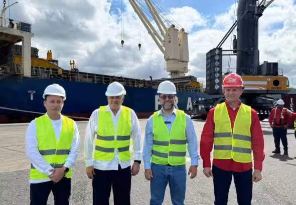 Venezuelan Foreign Minister Yván Gil (second from right) and Cuban Ambassador to Venezuela Dagoberto Rodríguez (second from left) during their supervision of the loading of Venezuelan humanitarian aid for Cuba, November 6, 2024. Photo: Radio Miraflores.