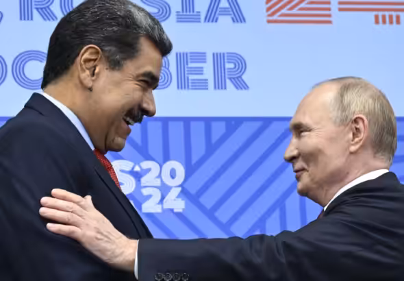 Russian President Vladimir Putin warmly greets Venezuelan President Nicolás Maduro at the BRICS Kazan Summit. Photo: IG@anemenov/AFP.