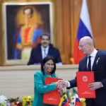 Venezuelan President Nicolas Maduro witnesses a handshake between Venezuelan Vice President Delcy Rodríguez and Russian Deputy Prime Minister Dimitri Chernyschenko at Miraflores Palace, Caracas, during the agreements signing ceremony on November 7, 2024. Photo: Presidential Press.
