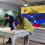 Signing of the agreement between the Venezuelan government and Sputnik. Photo: Sputnik News Agency.