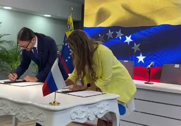 Signing of the agreement between the Venezuelan government and Sputnik. Photo: Sputnik News Agency.