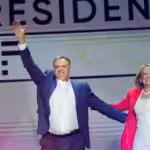 Uruguayan President-elect Yamandú Orsi and Vice President-elect Carolina Cosse celebrating their electoral victory. Photo: Mariana Greif via Huffpost.
