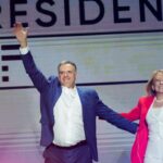 Uruguayan President-elect Yamandú Orsi and Vice President-elect Carolina Cosse celebrating their electoral victory. Photo: Mariana Greif via Huffpost.