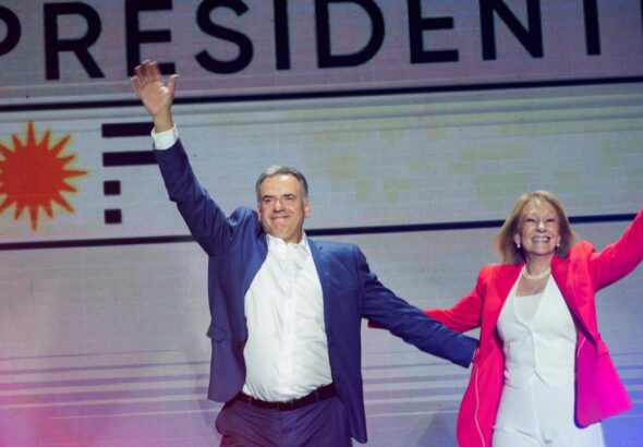 Uruguayan President-elect Yamandú Orsi and Vice President-elect Carolina Cosse celebrating their electoral victory. Photo: Mariana Greif via Huffpost.