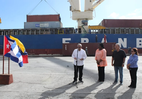Featured image: Ceremony to recognize the arrival of Venezuelan hurricane relief aid in Cuba. Photo: Prensa Latina.