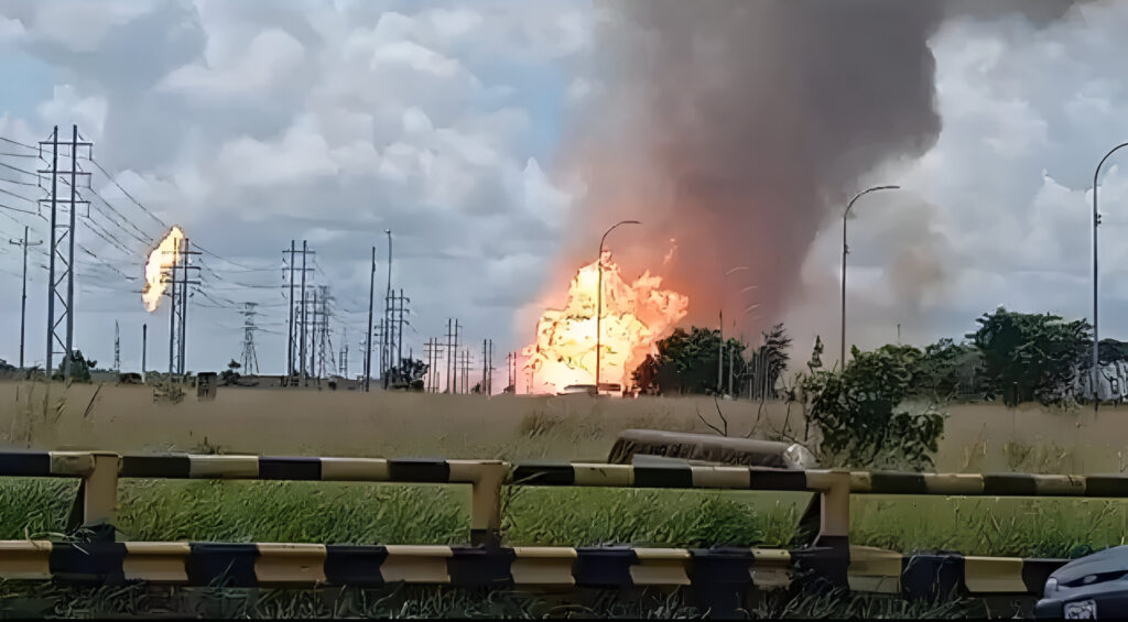 The fire which ignited after an explosion at the PDVSA Muscar Gas Plant on November 11, 2024, in Venezuela. Photo: La Noticia de Hoy.