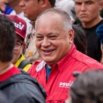 Diosdado Cabello stands in a crowd. Photo: Listin Diario.