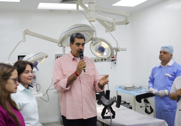 Venezuelan President Nicolás Maduro, accompanied by Ministers Gabriela Jiménez and Magaly Gutiérrez, tour the newly inaugurated renovated Brisas de Charallave Comprehensive Diagnostic Center, Miranda state, Venezuela. Photo: MIPPCI.