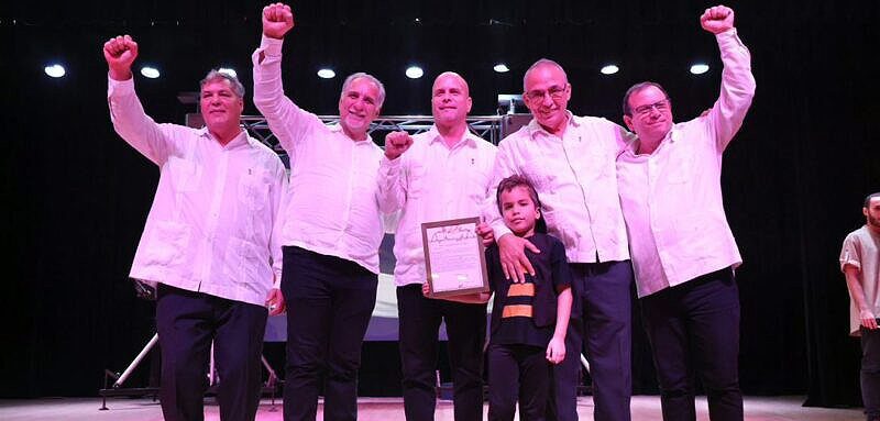 Ramón, Rene, Gerardo, Antonio, Fernando and member of La Colmenita, Dec. 17, 2024. Photo: Alejandro Azcuy Dominguez.