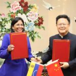 Venezuelan Vice President Delcy Rodríguez and the president of the National Development and Reform Commission of China, Zheng Shanjie, pose with copies of the signed bilateral memorandum. Photo: Xinhua/Yin Bogu.