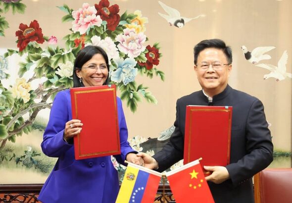 Venezuelan Vice President Delcy Rodríguez and the president of the National Development and Reform Commission of China, Zheng Shanjie, pose with copies of the signed bilateral memorandum. Photo: Xinhua/Yin Bogu.