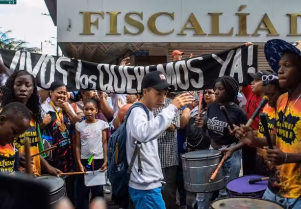 Rally outside prosecutors office in Guayaquil demanding the immediate return of the four disappeared children. Photo: CDH Guayaquil.