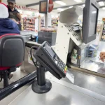 Electronic payment terminal in a grocery store in Venezuela. Photo: EFE.