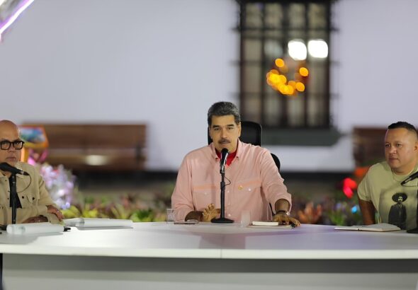 Venezuelan President Nicolás Maduro (center), accompanied by the President of the National Assembly Jorge Rodríguez (right) and the Minister for Communes Angel Prado (left), during a working meeting on Wednesday, December 4, 2024. Photo: Presidential Press.