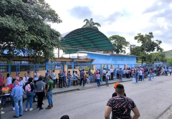 Long queues at a voting center in Venezuela for the election of communal justices of the peace on Sunday, December 15, 2024. Photo: VTV.