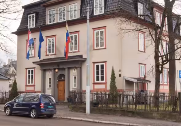 6787b6d359bf5b76ce7f66c1-1