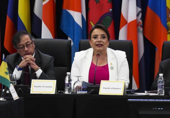 Presidents Xiomara Castro (Honduras) and Gustavo Petro (Colombia) at a CELAC meeting. Randy Brooks/AFP.