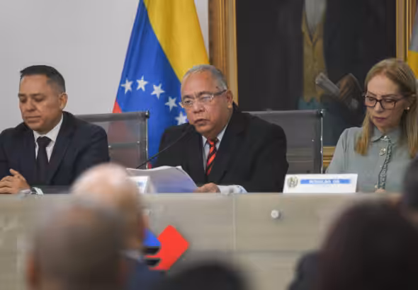 Venezuelan National Electoral Council President Elvis Amoroso announcing the date of the upcoming parliamentary and governor elections in Venezuela for April 27, 2025. Photo: Question Digital.