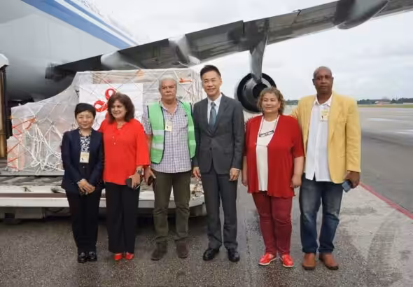 Representatives of the Cuban government alongside the Chinese ambassador to Cuba; all comrades in the struggle for humanity. Photo: Embaixada da China em Cuba.