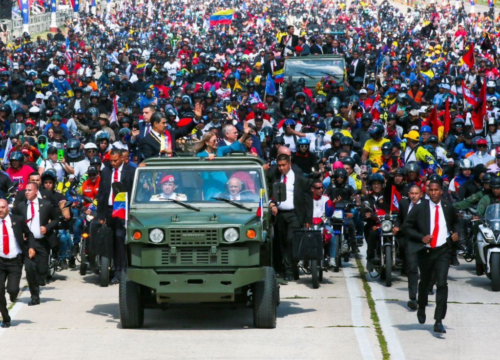 Venezuelan President Nicolas Maduro waves to supporters at the Los Proceres, Caracas, on his way to the Military Academy for a post-inauguration ceremony. He is accompany by his wife Deputy Cilia Flores and the vehicle is driven by Defense Minister Diosdado Cabello. January 10, 2025. Photo: X/@la_iguanatv.