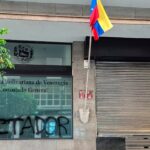 Vandalized front entrance of the Venezuelan consulate in Vigo, Spain. Photo: La IguanaTV.