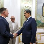 Venezuelan President Nicolás Maduro (right) shaking hands with US Special Envoy for Special Missions Richard Grenell (left), while Venezuelan National Assembly President Jorge Rodríguez looks on, Miraflores Palace, Caracas, January 31, 2025. Photo: Presidential Press.