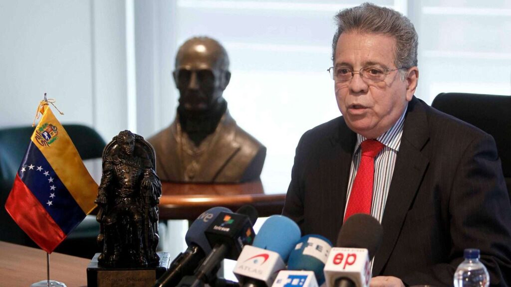 Late Venezuelan Attorney General IsaĂas RodrĂguez issues statements to the press. File photo.