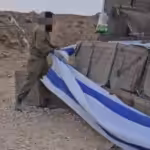 Israeli soldiers remove the Israeli flag from the Netzarim axis. Photo: Palestine Chronicle.