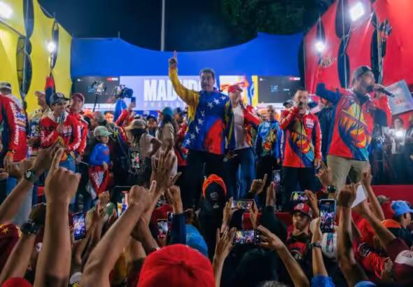 Nicolás Maduro greets thousands of supporters outside of MIraflores Palace on July 28. Photo: Zoe Alexandra.
