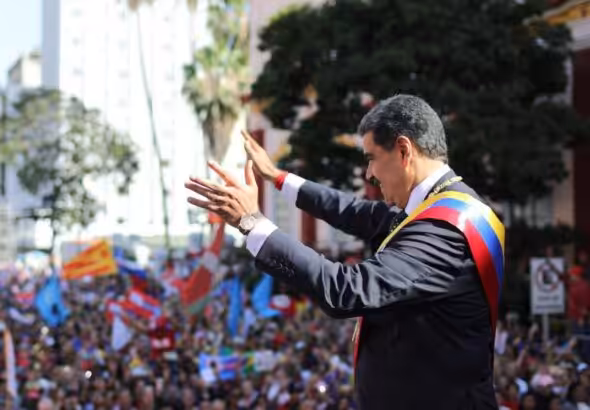 Nicolás Maduro greets the people after being sworn in as the president of Venezuela for the 2025-2031 term, January 10, 2025. Photo: VTV.