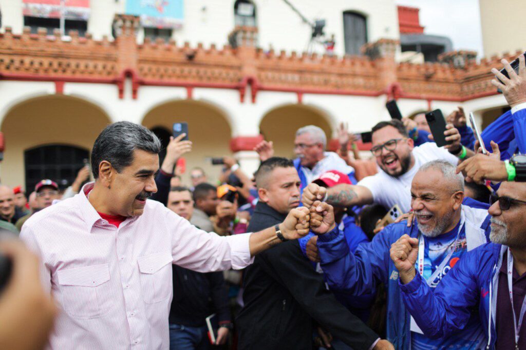 Venezuelan President Nicolás Maduro with participants of the Bolivarian Historical Bloc Congress in Caracas, November 2024. Photo: Presidential Press.