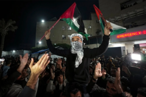 Palestinians in Deir al-Balah, central Gaza, celebrate the announcement of a ceasefire deal between the Palestinian Resistance and the Zionist occupation in January 15, 2025. Photo: AP.