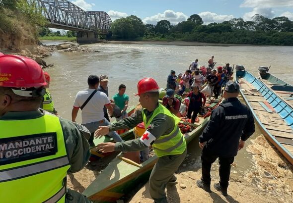 Venezuelan emergency response authorities receiving Colombians displaced due to the armed conflict that erupted in Catatumbo last week. Jesús María Semprún municipality, Zulia state, Venezuela, on Sunday, January 19, 2025. Photo: IG/@madeleintelesur.