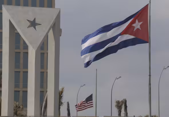 Cuban and US flags fly in the wind outside the US embassy in Havana, Cuba, Tuesday, Jan.14, 2025. Photo: Ariel Ley/AP.