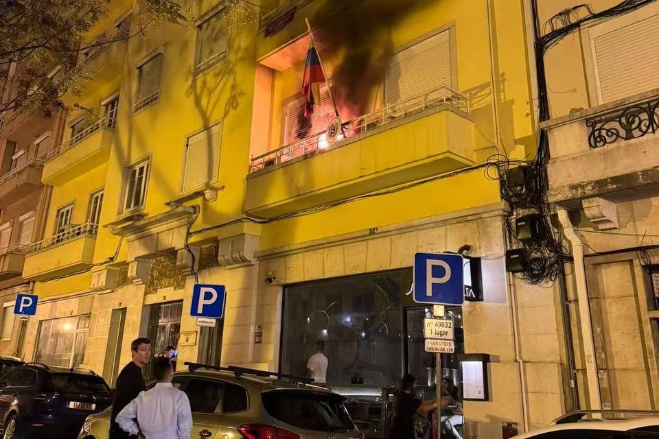 Fire caused by fascist attack on the Venezuelan Consulate General in Lisbon, Portugal, January 11, 2025. Photo: IG/@yvan.gilpinto.