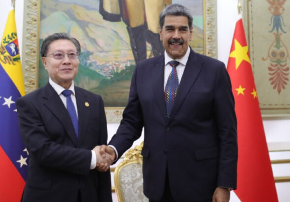 Venezuelan President Nicolás Maduro (right) shakes hand with the Vice President of the Standing Committee of the National People's Congress of China Wang Dongming (left). Photo: Presidential Press.