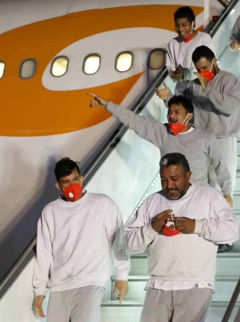 1740111564169312891-768x1029