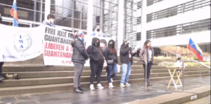Supporters gather on the steps of Seattle's federal courthouse in the rain, holding signs demanding "FREE JOSE FROM GUANTANAMO/¡LIBEREN A GUANTANAMO!" alongside Venezuelan flags. Photo: ILPS.