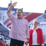 Venezuelan President Nicolás Maduro and his wife, Deputy Cilia Flores, before addressing Chavista supporters commemorating the 36th anniversary of the "Caracazo" uprising, in Caracas, February 27, 2025. Photo: Presidential Press.