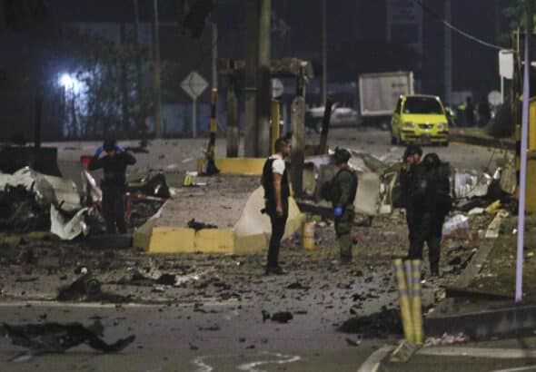 Security and military agents inspect the area of the explosion reported in the Villa del Rosario checkpoint near Cúcuta, Colombia, on Wednesday, February 19, 2025. Photo: Mario Caicedo/EFE.