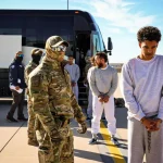 Image released by the US Department of Homeland Security (DHS) showing alleged Tren de Aragua (Aragua Train) gang members being transferred on Tuesday, February 4, to Guantanamo Military Base in Cuba. Photo: X/@DHSgov.
