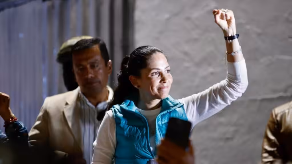 Ecuadorian leftist presidential candidate Luisa González before addressing supporters in Quito this Sunday, February 9, 2024. Photo: EFE.