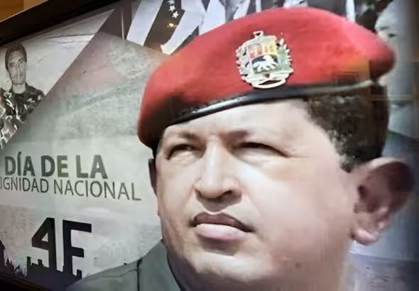 Mural in the streets of Caracas with a photo of Commander Hugo Chavez next to a caption that reads Dia de la Dignidad Nacional (National Dignity Day), and a photo of Chavez while he was in prison. Photo: ONCOP/file photo.