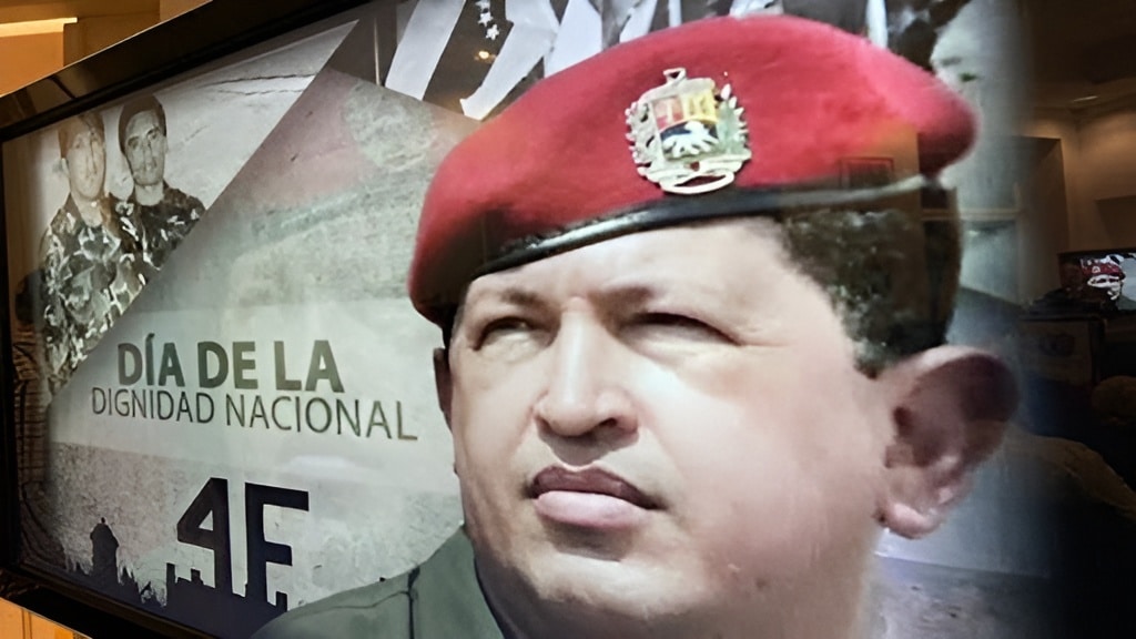 Mural in the streets of Caracas with a photo of Commander Hugo Chavez next to a caption that reads Dia de la Dignidad Nacional (National Dignity Day), and a photo of Chavez while he was in prison. Photo: ONCOP/file photo.