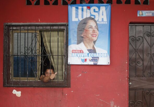 Ecuadorian presidential candidate Luisa González's electoral campaign poster hangs on a housefront. Photo: EFE.