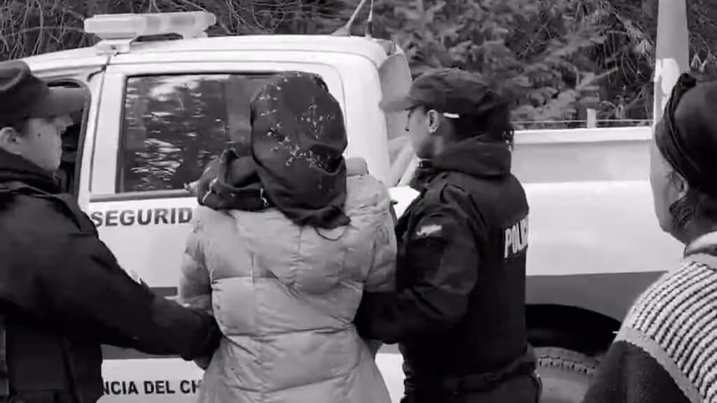 Argentinian police arrest a Mapuche woman, Victoria Dolores Núñez Fernández, in Chubut province, Argentina, February 12, 2025. Photo: X/@NachoTorresCH.